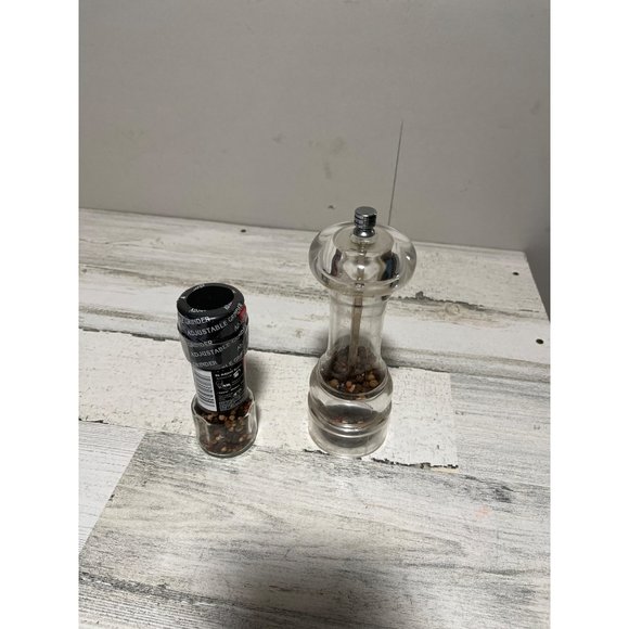 Pepper grinder with unopened jar of McCormick peppercorn medley - Picture 1 of 3
